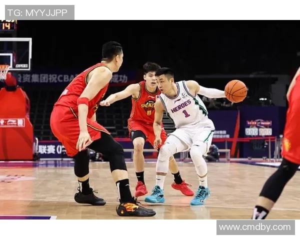 上海篮球队灵活性引发热议球迷对战术调整与球员表现的不同看法